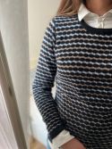 Sweter granatowy w vintage wzór Skovhuus