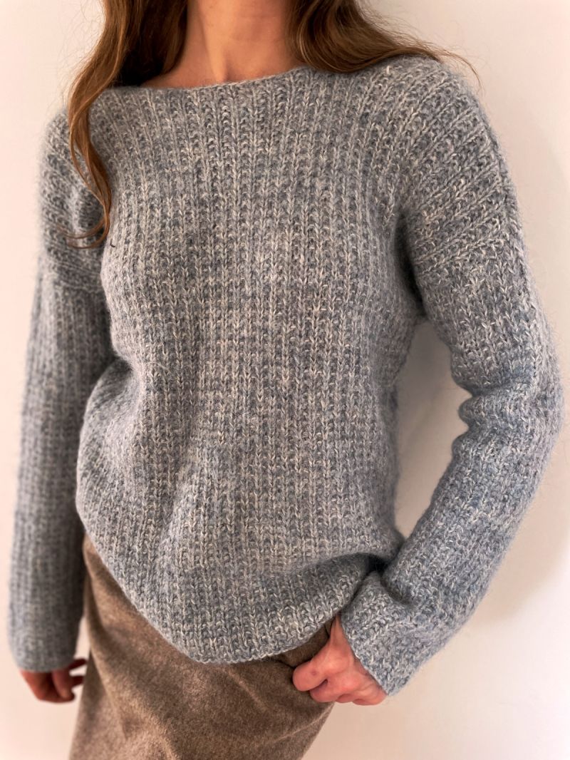Sweter ręcznie robiony brudny błękit