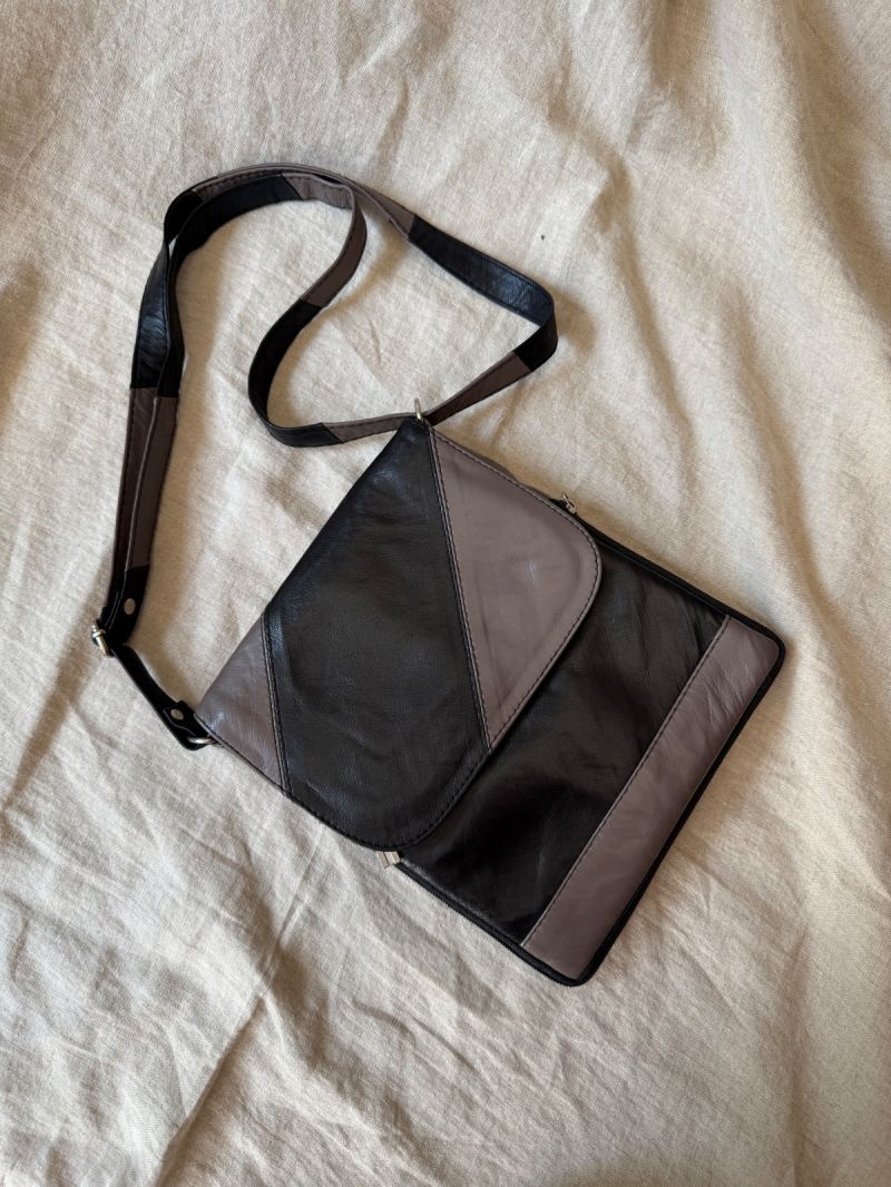 Skórzana brązowa listonoszka AFM