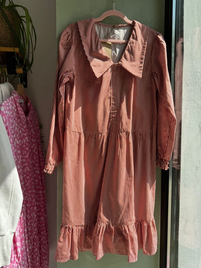 Sukienka z kołnierzykiem