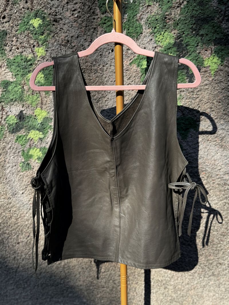 Skórzana bluzka z wiązanymi bokami