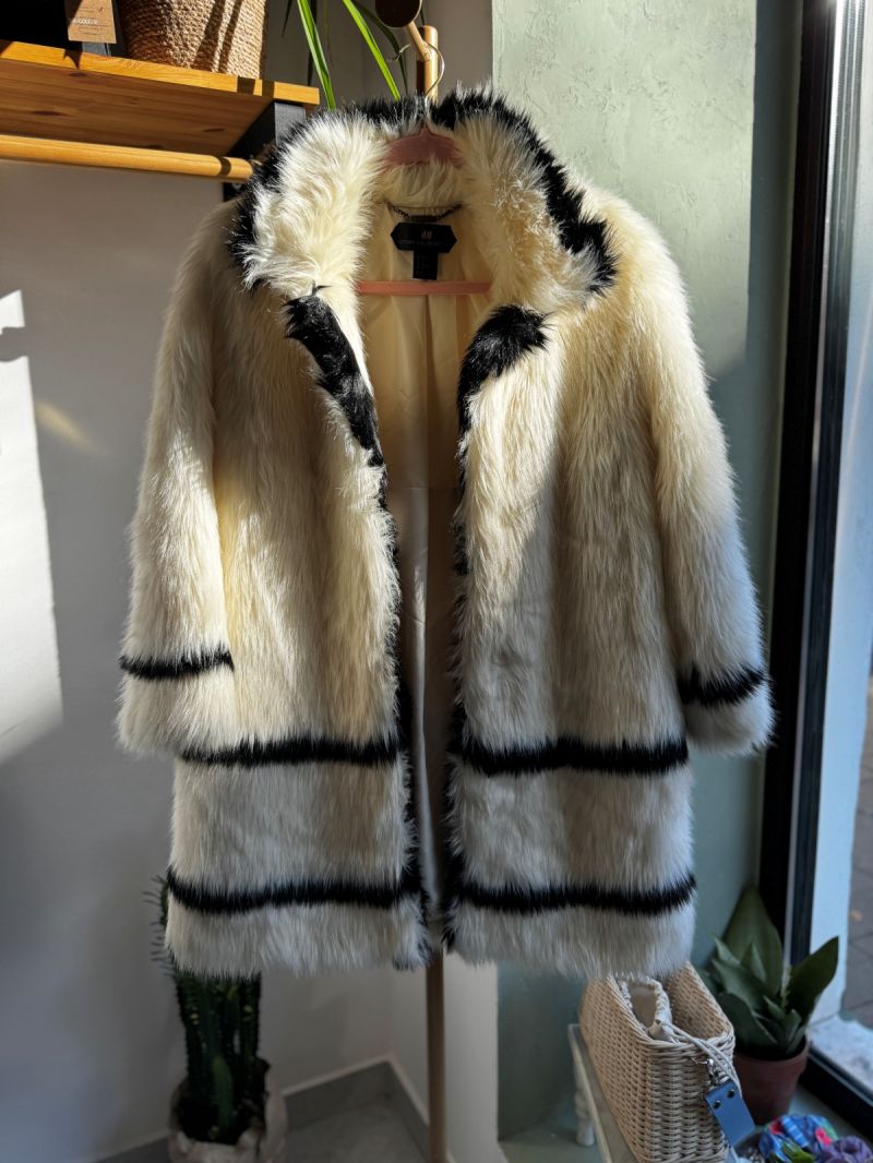 Białe futerko w stylu vintage H&M