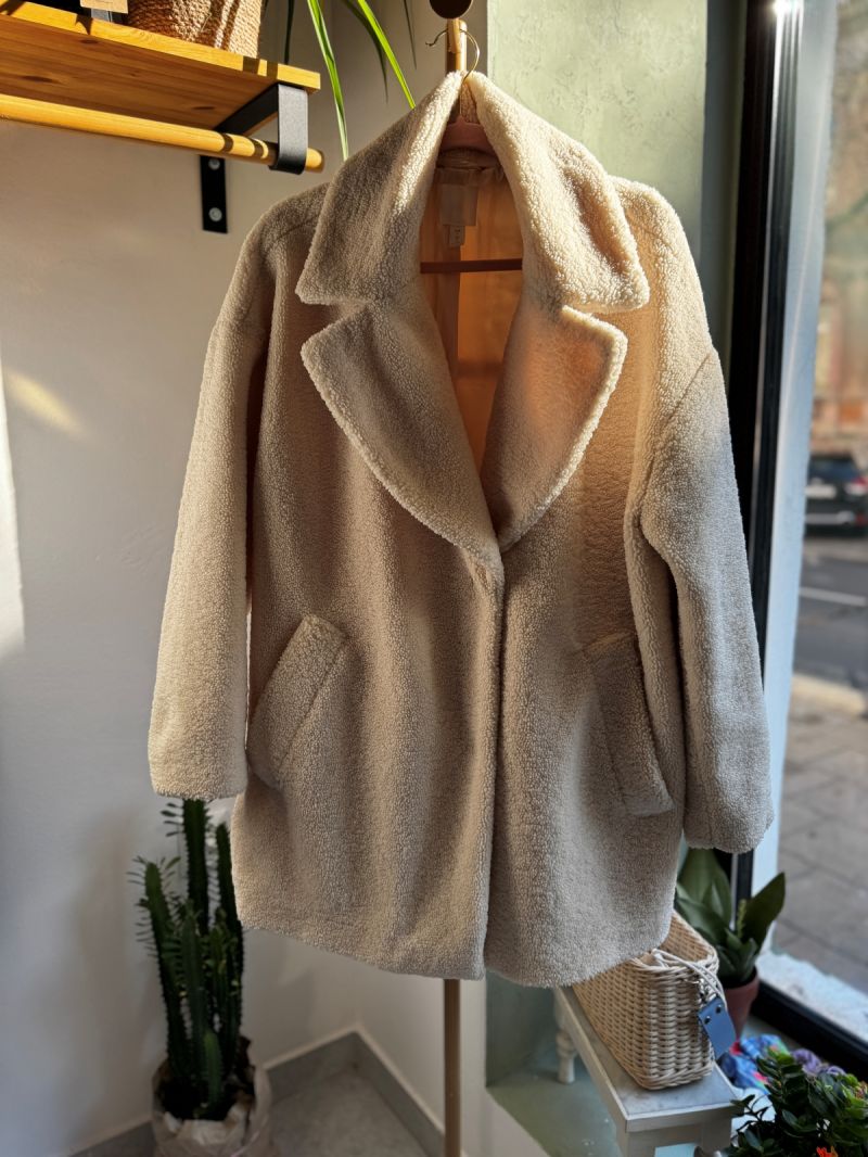 Biały płaszcz baranek H&M