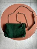 Zamszowa torebka w odcieniu butelkowej zieleni